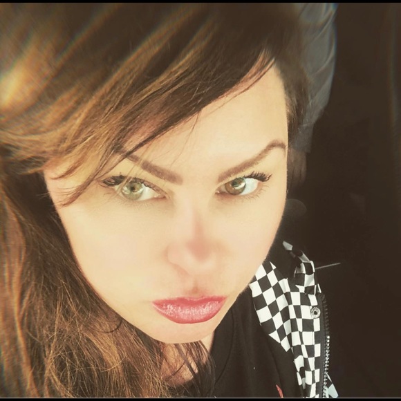 Meet Your Posher - Picture 9 of 14